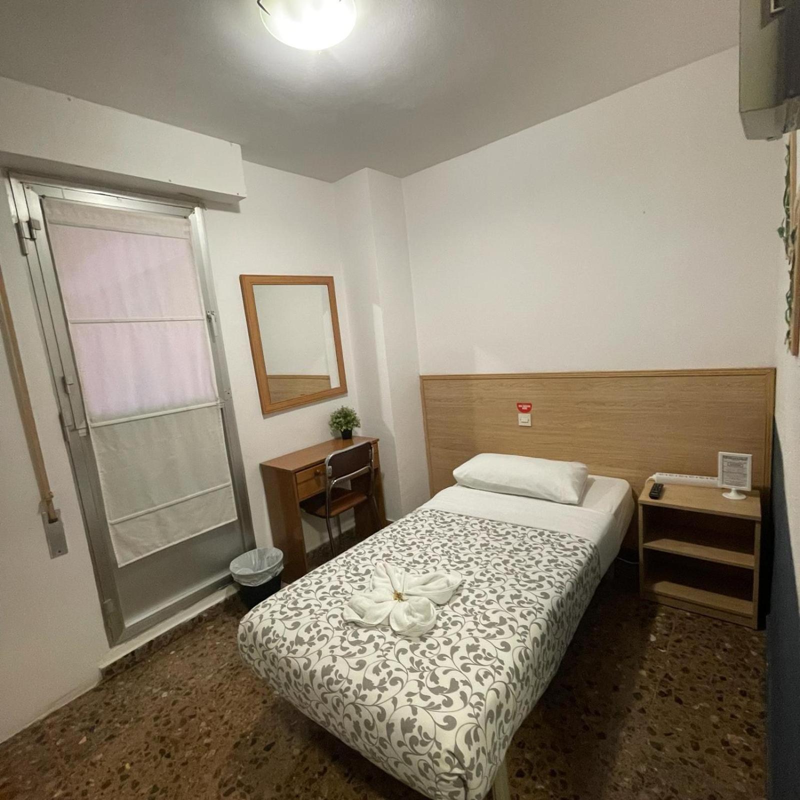 Hostal Milmarcos Zaragoza Exterior photo